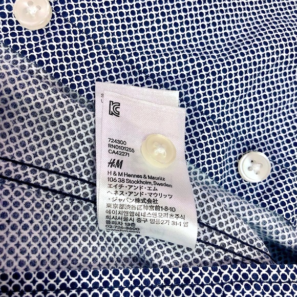 H&M Sexy Fitted Short Sleeve Blue & White Pattern Shirt With Shoulder Epaulettes - Picture 12 of 13